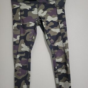 Reebok Women's Precision Ankle Length High-Rise Capri Green Camo Size S